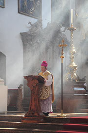 früh am Morgen Gottedienst in St. Peter (Foto: Ingrid Grossmann)